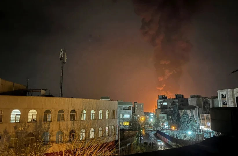 El humo se eleva tras una explosión, en medio del conflicto entre Estados Unidos e Israel con Irán, en Teherán, Irán, el 7 de marzo de 2026.  (credit: MAJID ASGARIPOUR/WANA (WEST ASIA NEWS AGENCY) VIA REUTERS)