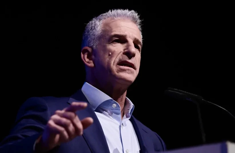 El director del Mossad, David Barnea, asiste a una conferencia del Instituto de Estudios de Seguridad Nacional (INSS) en Tel Aviv a principios de este año. Según el autor, el domingo se reunió con el enviado estadounidense Steve Witkoff y con un alto cargo de Catar.  (credit: TOMER NEUBERG/FLASH90)