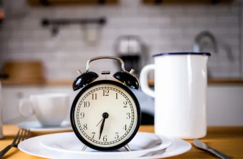 t is recommended to build a simple and clear daily schedule