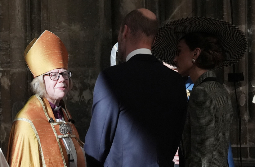 Britain's Prince William and Catherine, Princess of Wales speak to Dame Sarah Mullally after attending the Enthronement Ceremony installing her as the 106th Archbishop of Canterbury, at Canterbury Cathedral in Kent, Britain, March 25, 2026.