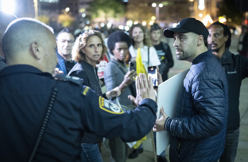 Right-wing activist Mordechai David protests against demonstrators during an anti-government and anti-war protest at Habima Square in Tel Aviv, March 28, 2026.