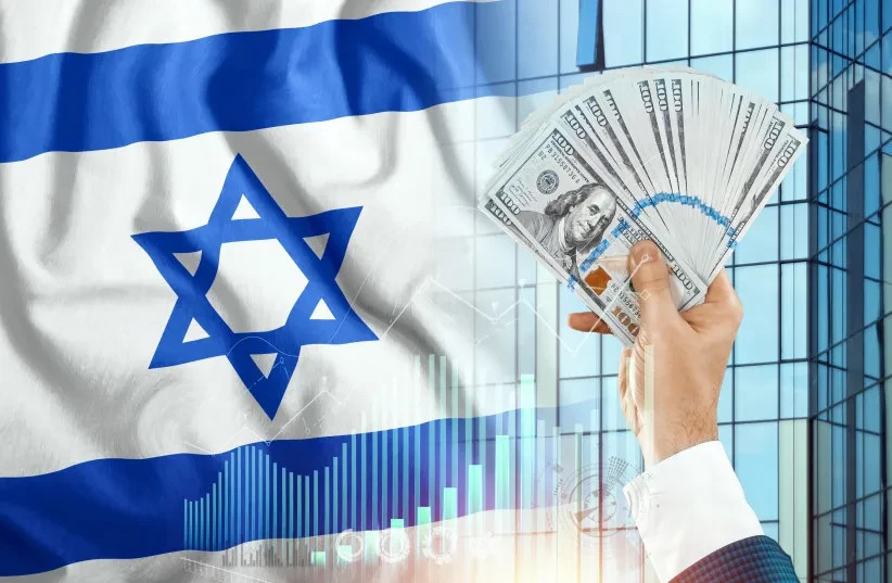En esta imagen ilustrativa se ve una mano sosteniendo varios billetes de dólar delante de la bandera israelí.  (credit: SHUTTERSTOCK)