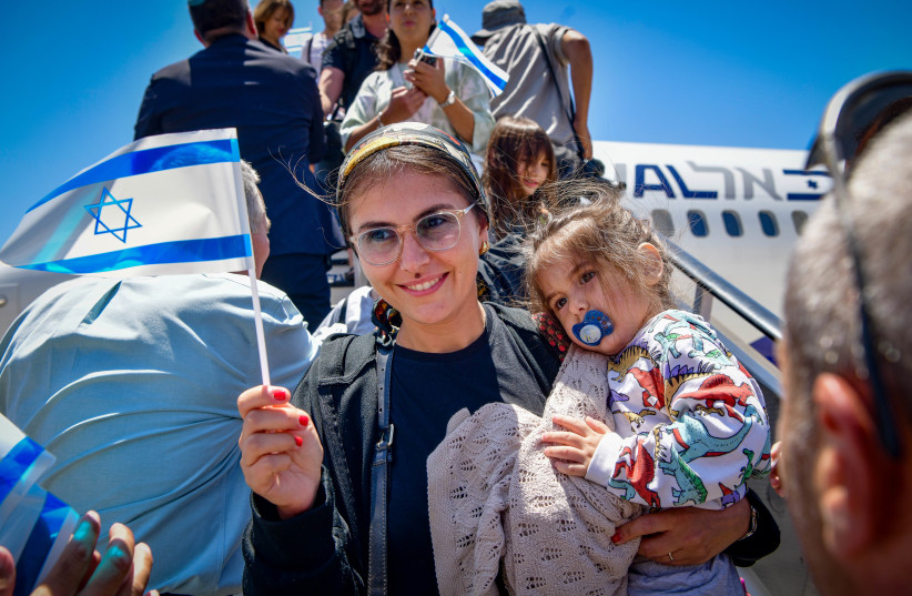 New immigrants from France arrive to the Ben Gurion airport in central Israel on June 25, 2025.