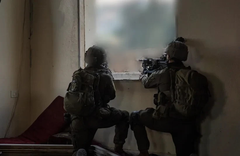 Tropas de las Fuerzas de Defensa de Israel (FDI) operando en el sur del Líbano el 25 de abril de 2026. (credit: IDF SPOKESPERSON'S UNIT)