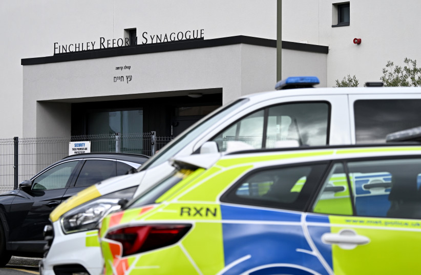Police Cars are seen outside Finchley Reform Synagogue on April 15, 2026 in London, England.  (credit: Leon Neal/Getty Images)