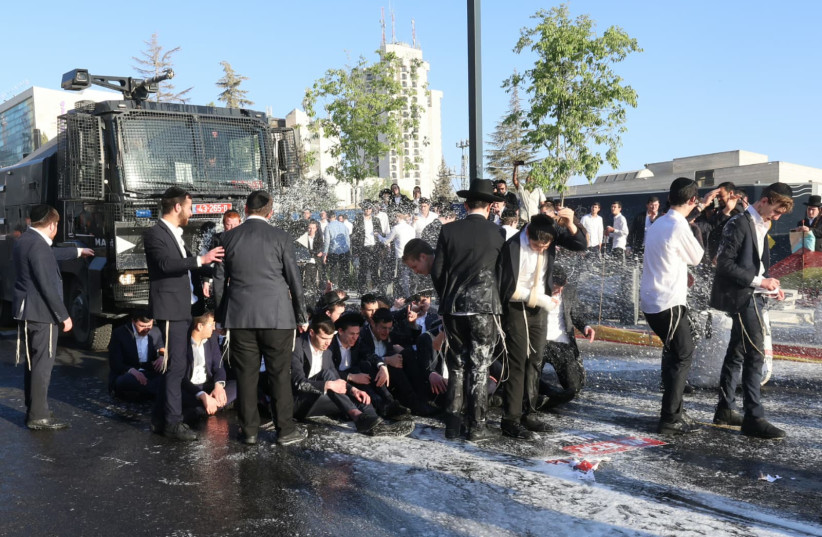 Riot police shoot ''skunk spray'' at haredi anti-draft protesters in Jerusalem, April 29, 2026.
