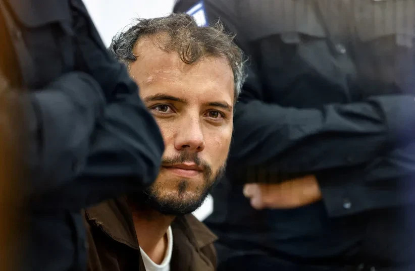 El activista brasileño Thiago Avila, que fue detenido a bordo de la flotilla Global Sumud, que se dirigía a Gaza y fue interceptada por las fuerzas israelíes en aguas internacionales, comparece ante un tribunal de Beersheba, en el sur de Israel, el 6 de mayo de 2026.