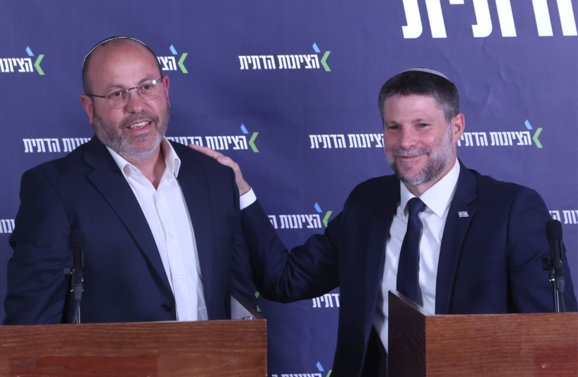 Dr. Tzvika Mor (L) and Finance Minister Bezalel Smotrich, May 26, 2026.