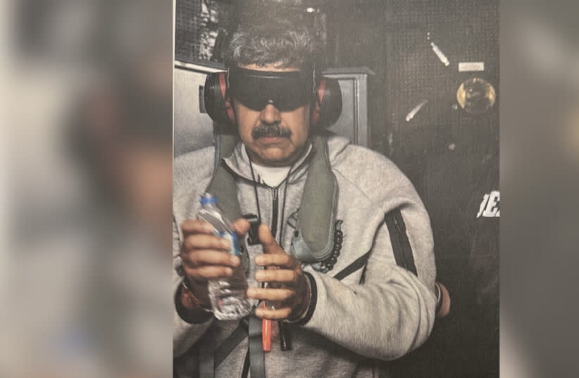 El presidente venezolano Nicolás Maduro a bordo del USS Iwo Jima tras su captura por parte de las fuerzas estadounidenses. 3 de enero de 2026.