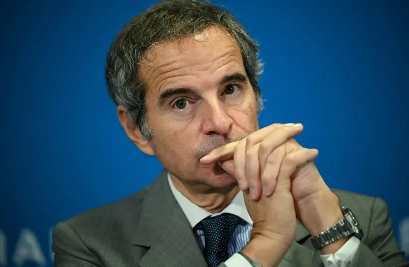 El director general del Organismo Internacional de Energía Atómica (OIEA), Raffael Grossi, habla con los medios de comunicación el día de la inauguración de la reunión trimestral de la Junta de Gobernadores de su organismo, celebrada en Viena (Austria), el 8 de junio de 2026. (credit: Elisabeth Mandl/Reuters)