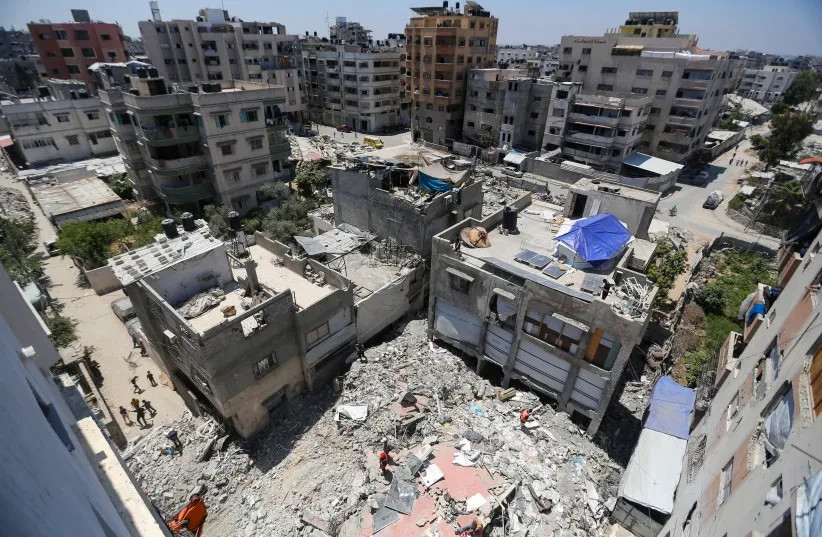 Consecuencias de un ataque en el barrio de Sabra, en la ciudad de Gaza, el 27 de junio de 2026. (credit: Ahmad Hasaballah/Getty Images)