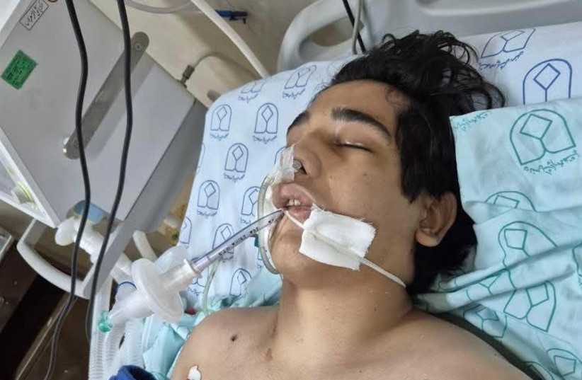 Taha Naderi in the operating room.