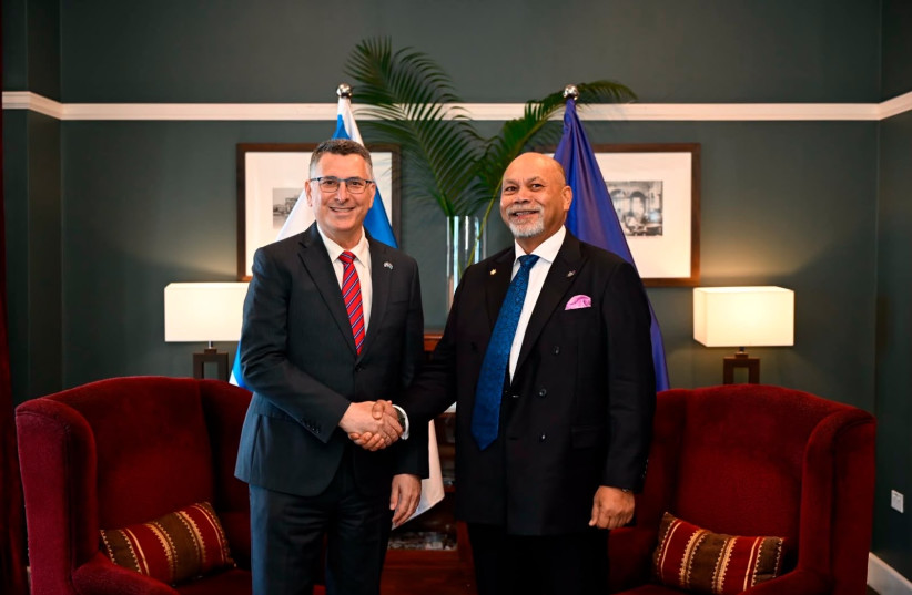 Foreign Minister Gideon Sa'ar with Lionel Aingimea, Nauru's deputy president and foreign affairs minister.