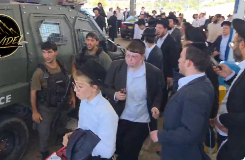 Haredi (ultra-Orthodox) protesters block Route 433 in an attempt to stop the detention of a draft dodger, August 28, 2026.