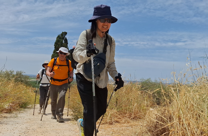 W2J pilgrims ascend Tel Gezer.