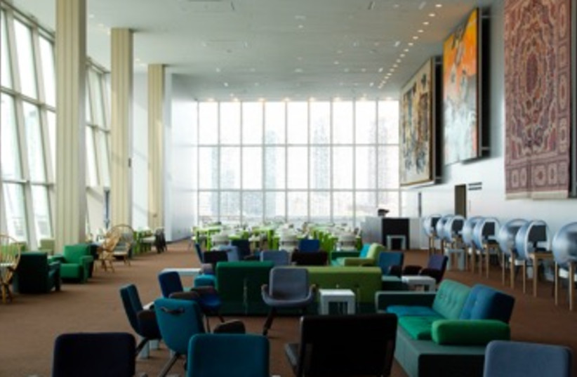 The North Delegates Lounge is a place for diplomats, staff, and guests to relax between work.