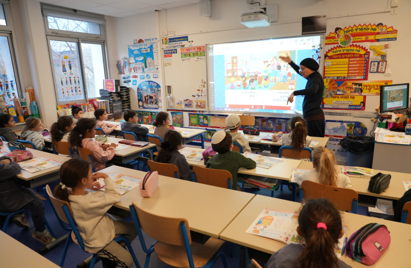 Learning Hebrew at the Alliance Rachi School in Paris2