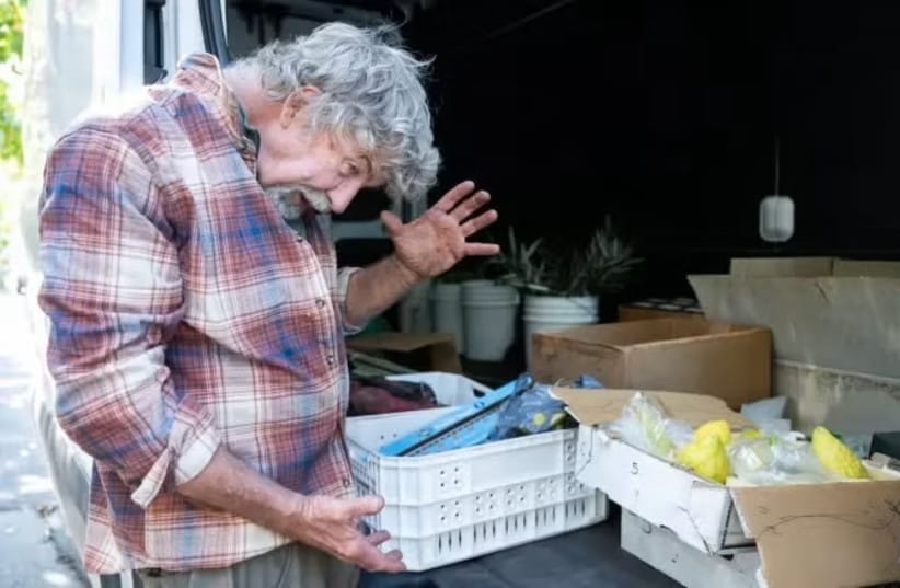 Greg Kirkpatrick shows how large he grows some etrogs during a pre-Sukkot delivery to Renewal synagogue Chochmat HaLev in Berkeley, California, Sept. 22, 2026.
