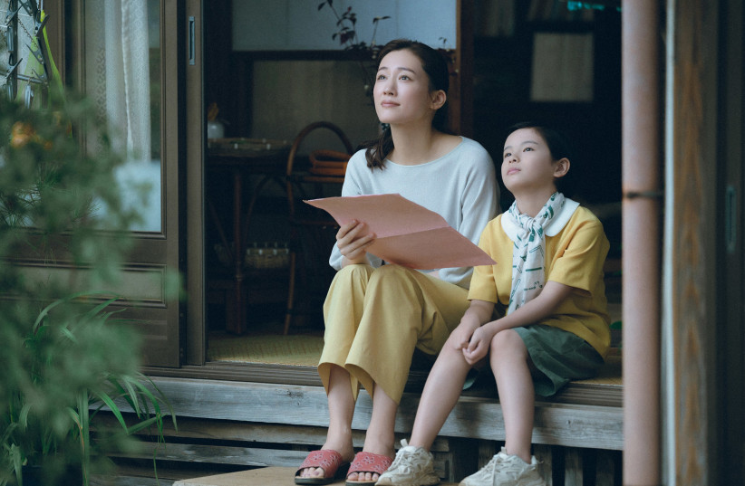 If you’re hoping this will turn to sci-fi horror, you’ve got the wrong director.