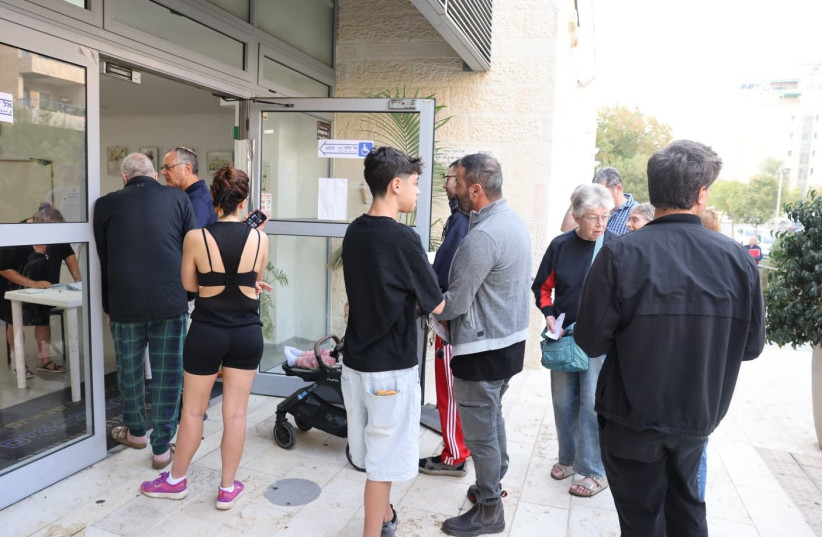Israelis line up to vote in Jerusalem on October 27, 2026.