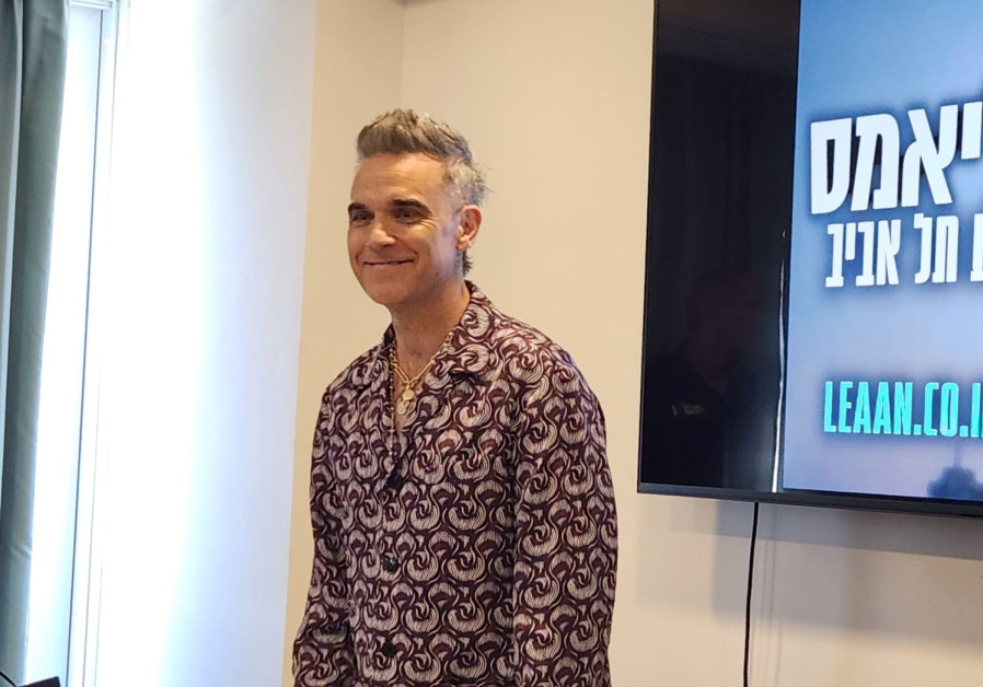 Robbie Williams showers Israel with love ahead of concert