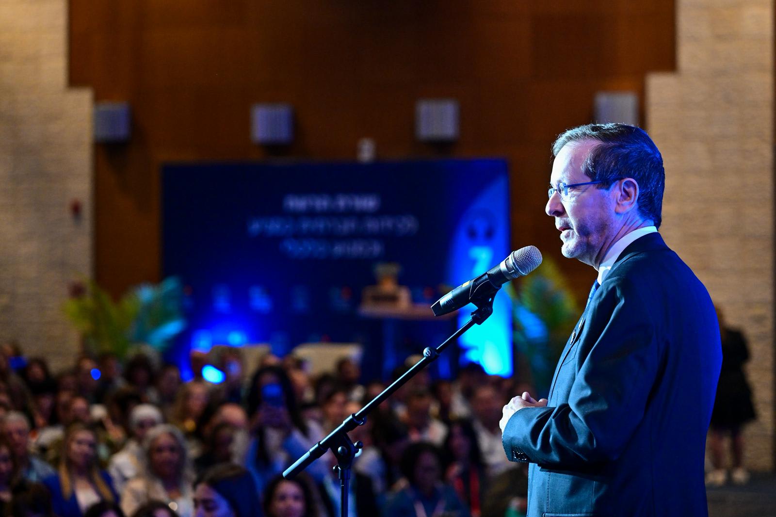 Herzog prévient que la plus grande menace intérieure d'Israël est la division croissante lors de la conférence « Time to Talk »