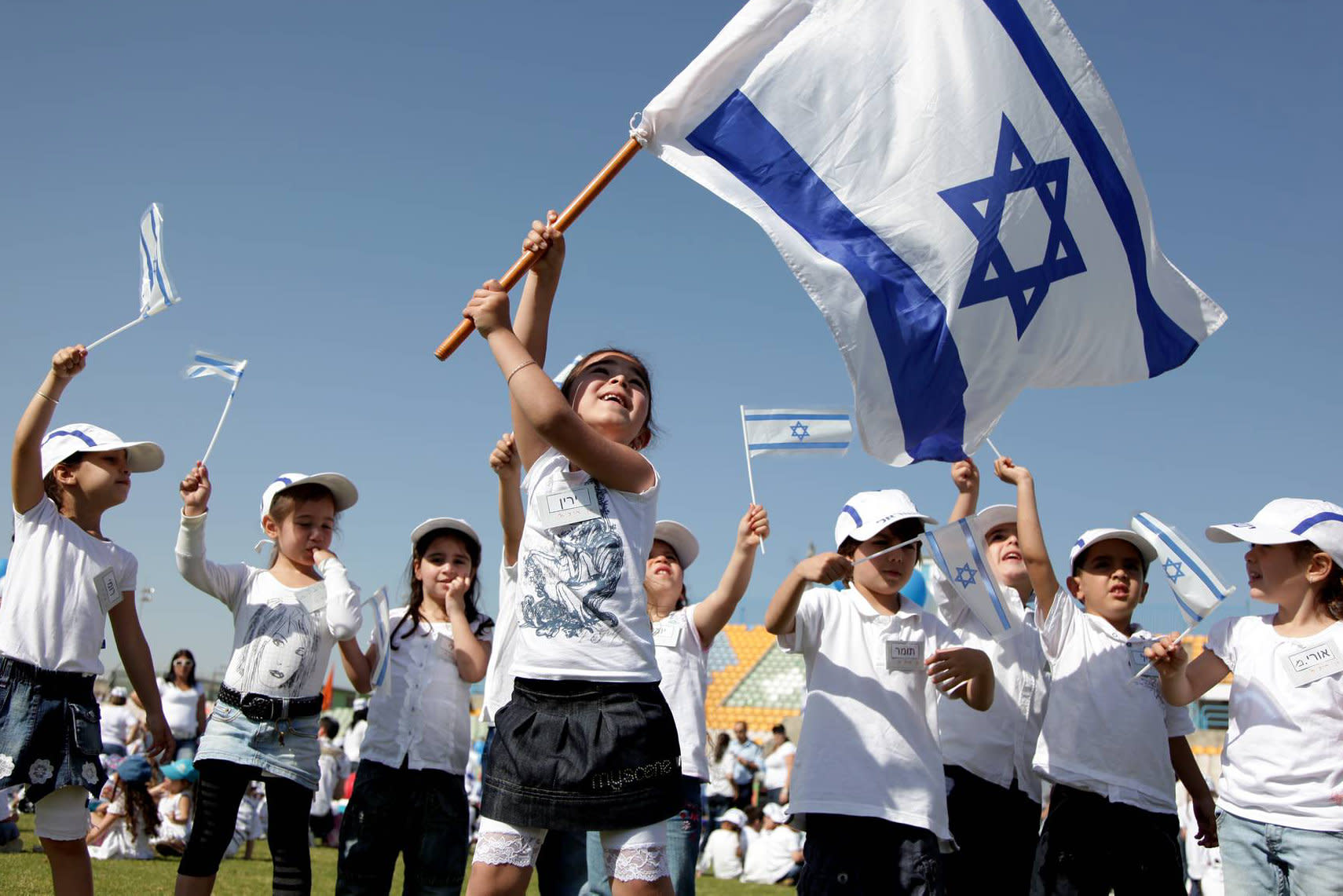 Preschool children from the southern city of Ashkelon, celebrating with the Israeli flag, on 18 April, 2010 the Independence Day. (photo credit: EDI ISRAEL/FLASH90)