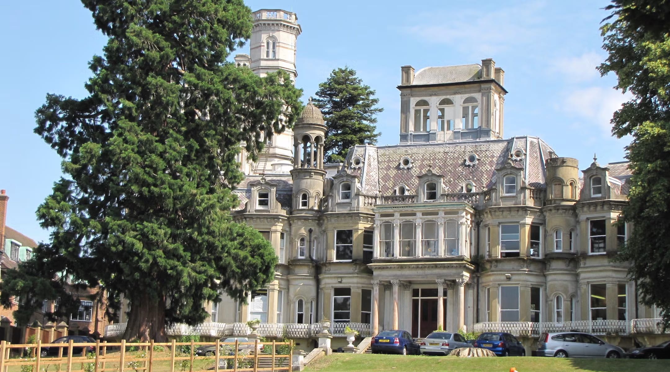 A view of Immanuel College in 2010 (photo credit: Wikimedia Commons)