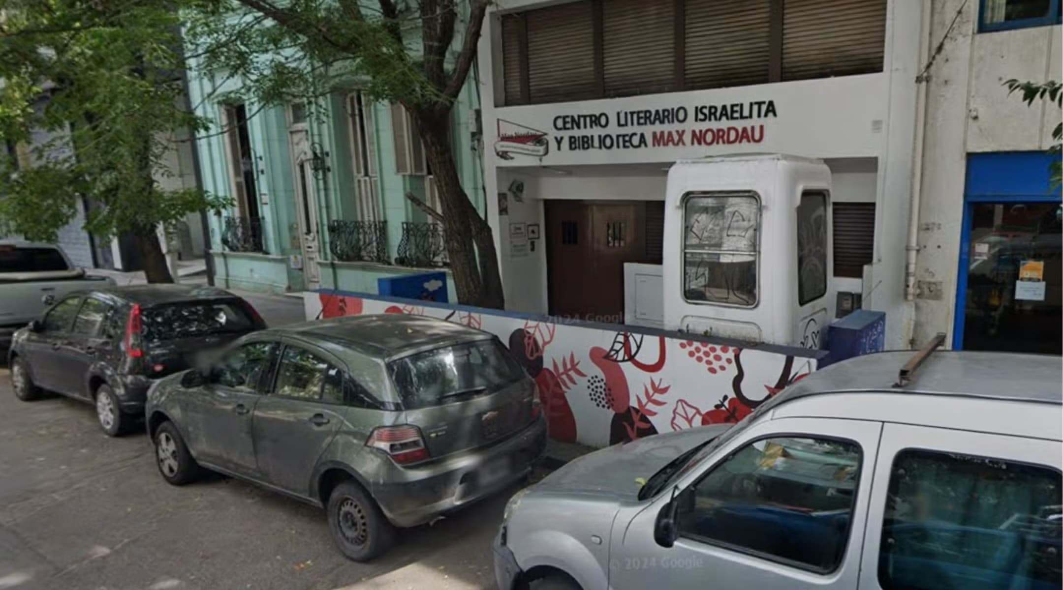 The Max Nordau Library in La Plata, Argentina was hit with a Molotov cocktail on Thursday night, the library