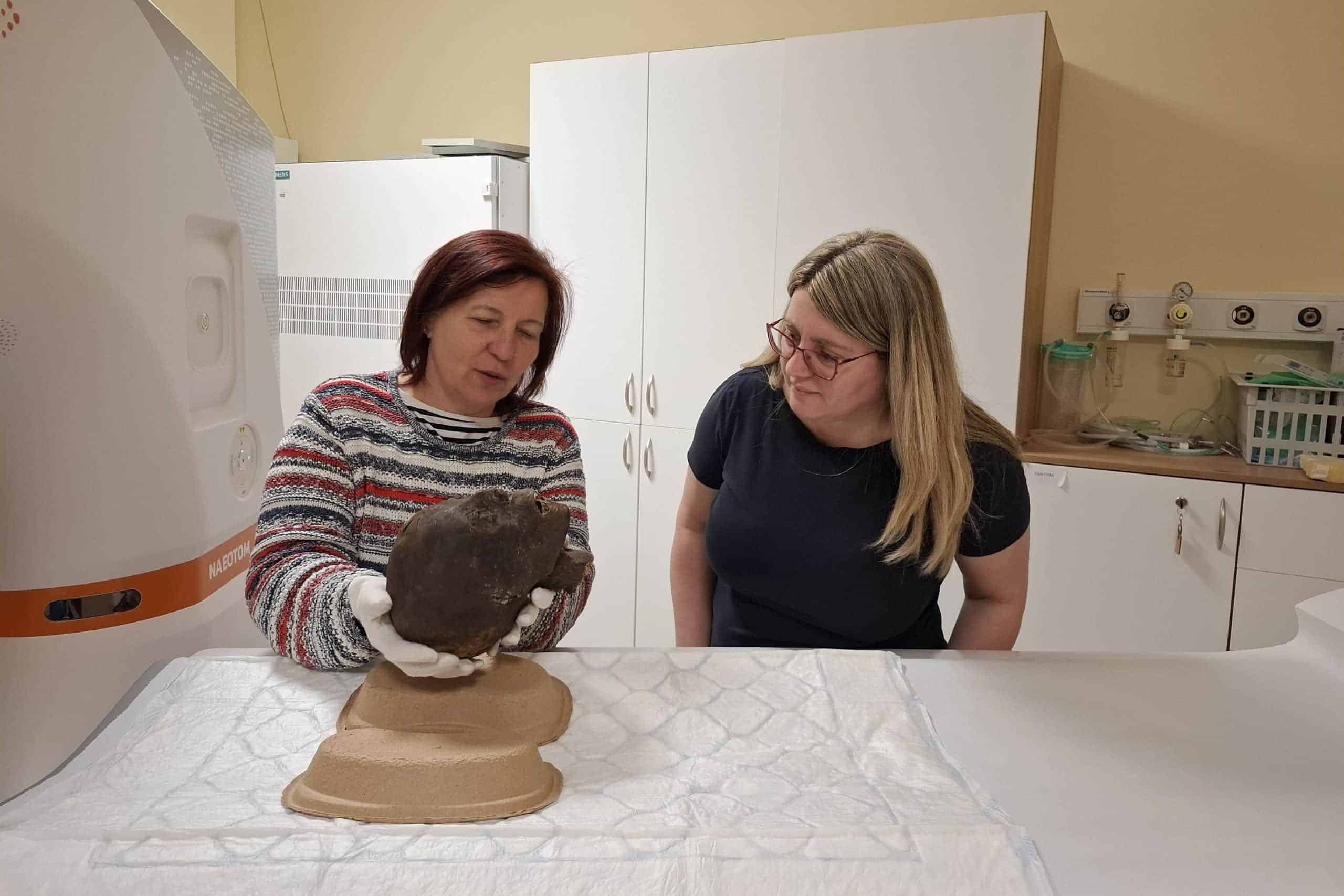 Krisztina Scheffer (MNMKK Semmelweis Museum of Medical History) and Dr. Ibolyka Dudás (OKK) holding the mummified head of an Egyptian woman, May 4, 2026. (photo credit: Medical Imaging Center (OKK), MNMKK Semmelweis Museum of Medical History)