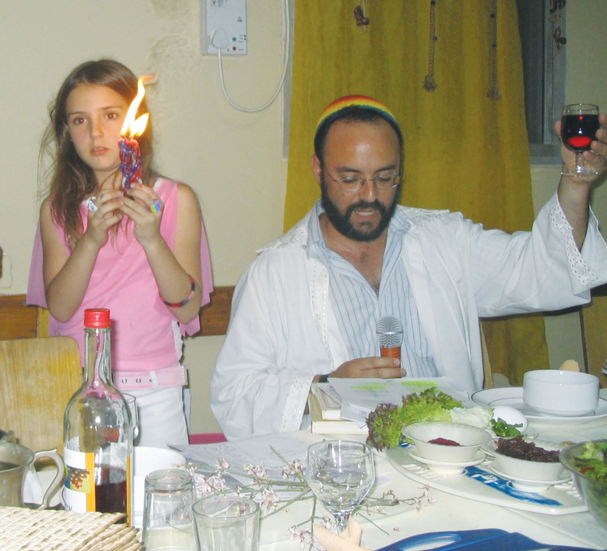 Rabbi Daniel Burstyn conducting a Seder on Kibbutz Lotan. (photo credit: Courtey Daniel Burstyn)