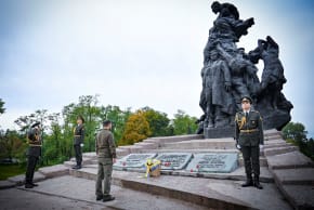  Ukraine's President Volodymyr Zelenskiy takes part in a commemoration ceremony for the victims of Babyn Yar (Babiy Yar), one of the biggest single massacres of Jews during the Nazi Holocaust, amid Russia's attack on Ukraine, in Kyiv Ukraine September 29, 2022.