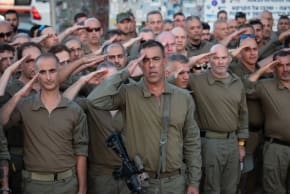 Reservistas de las Fuerzas de Defensa de Israel (FDI) que se unen a las «Brigadas David», las cinco nuevas brigadas de reservistas anunciadas por el jefe del Estado Mayor de las FDI, Herzi Halevi, el 17 de diciembre de 2024.
