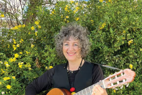 Hanna Yaffe sings and plays guitar.