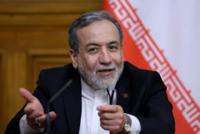 El ministro de Asuntos Exteriores iraní, Abbas Araghchi, habla en Moscú, el 17 de diciembre de 2025; ilustrativo.