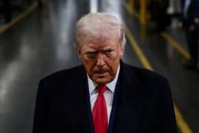 El presidente de los Estados Unidos, Donald Trump, visita un centro de producción de Ford en Dearborn, Míchigan, EE. UU., el 13 de enero de 2026.
