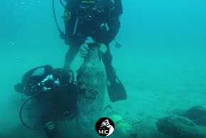 Divers carrying amphorae from the fourth century AD Roman shipwreck discovered off the coast of Gallipoli, southern Italy in June 2025.