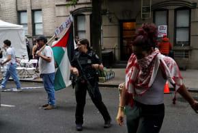 An armed member of the US Secret Service looks on as Pro-Palestinian demonstrators take part in the "National March on NYC for Gaza", organized by Palestinian-led community organization Within Our Lifetime (WOL), September 23, 2025