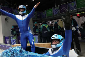 AJ EDELMAN reacciona tras su segunda manga en la prueba de bobsleigh a dos en los Juegos Olímpicos de Invierno de Milán-Cortina 2026.