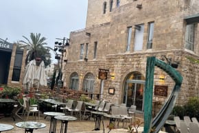 Kikar Hamusica: View of Jerusalem’s Music Square with its various restau rants and outdoor music performance spaces.