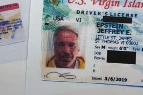 Un documento parcialmente censurado que se incluyó en la publicación de los archivos de Jeffrey Epstein por parte del Departamento de Justicia de EE. UU., fotografiado el miércoles 4 de febrero de 2026, muestra un permiso de conducir de las Islas Vírgenes de EE. UU.