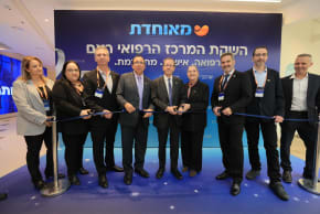 Cutting the ribbon at the new Ra'am Center.