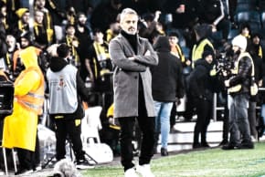 BEITAR JERUSALEM coach Barak Yitzchaki oversees his side’s emphatic 8-2 victory this week over Maccabi Netanya, a result that reignited the club’s league title charge.  (photo credit: YEHUDA HALICKMAN)