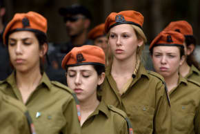 Israeli soldiers participate in an official ceremony marking Israel's Memorial, Day one day ahead of Israel's 69'th Indepedence Day in Kiryat Shaul Military cemetery, Tel Aviv on May 1'st, 2017.