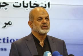 Ahmad Vahidi habla en una oficina de registro de candidatos en Teherán el 30 de mayo de 2024, durante el primer día de registro previo a las elecciones presidenciales del país. 