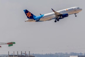 Un vuelo de Israir despega del Aeropuerto Internacional Ben Gurión, a las afueras de Tel Aviv, el 25 de agosto de 2024. 