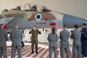 El jefe del Estado Mayor de las Fuerzas de Defensa de Israel, Eyal Zamir, realizó varias visitas a bases aéreas y de inteligencia antes de la Operación León Rugiente, el 1 de marzo de 2026.