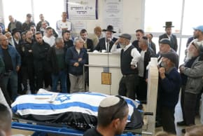Evangelical leader, Mike Evans, gives $50,000 to Israeli family after deadly missile strike.
