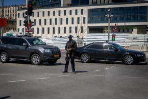 The Prime Minister’s motorcade in Jerusalem, the A8 is escorted by a Toyota Land Cruiser of the security team.