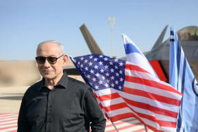 El primer ministro israelí, Benjamin Netanyahu, visita una base aérea en el sur de Israel el 5 de marzo de 2026.